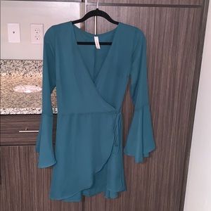 ADORABLE WRAP DRESS!!!!😍😍😍😍